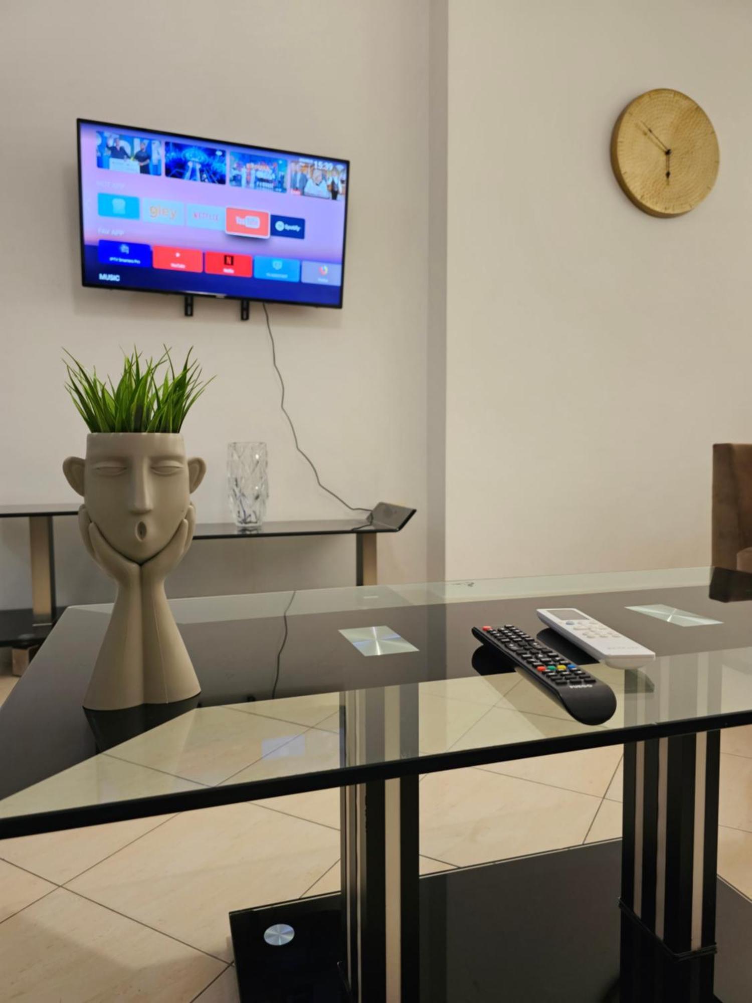 Aura Skanderbeg Square Apartments 티라나 외부 사진