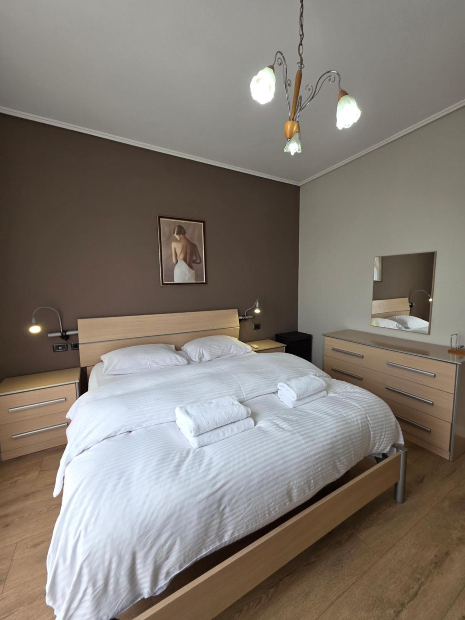 Aura Skanderbeg Square Apartments 티라나 외부 사진